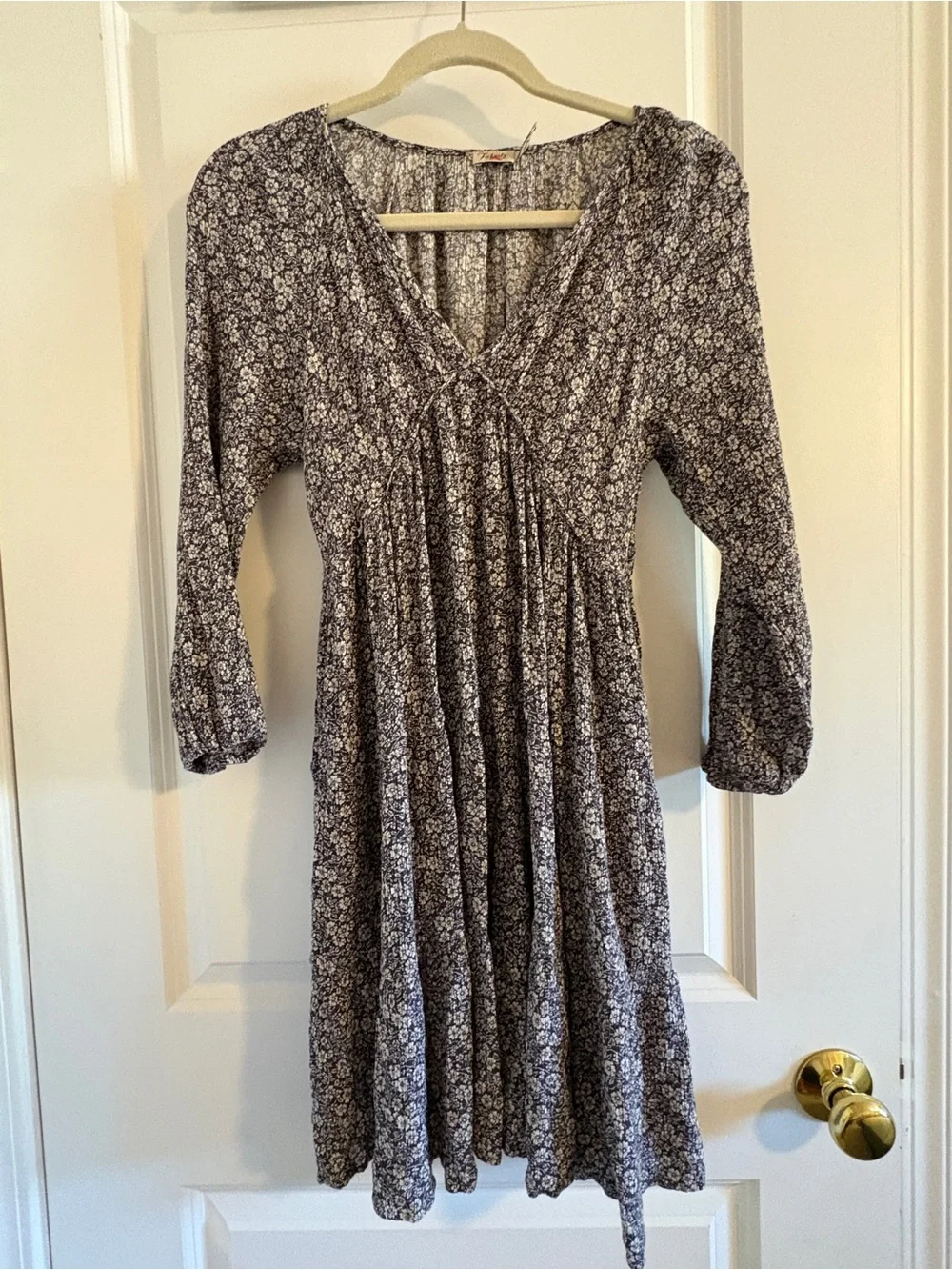 Faherty Dress - Picture 2 of 4